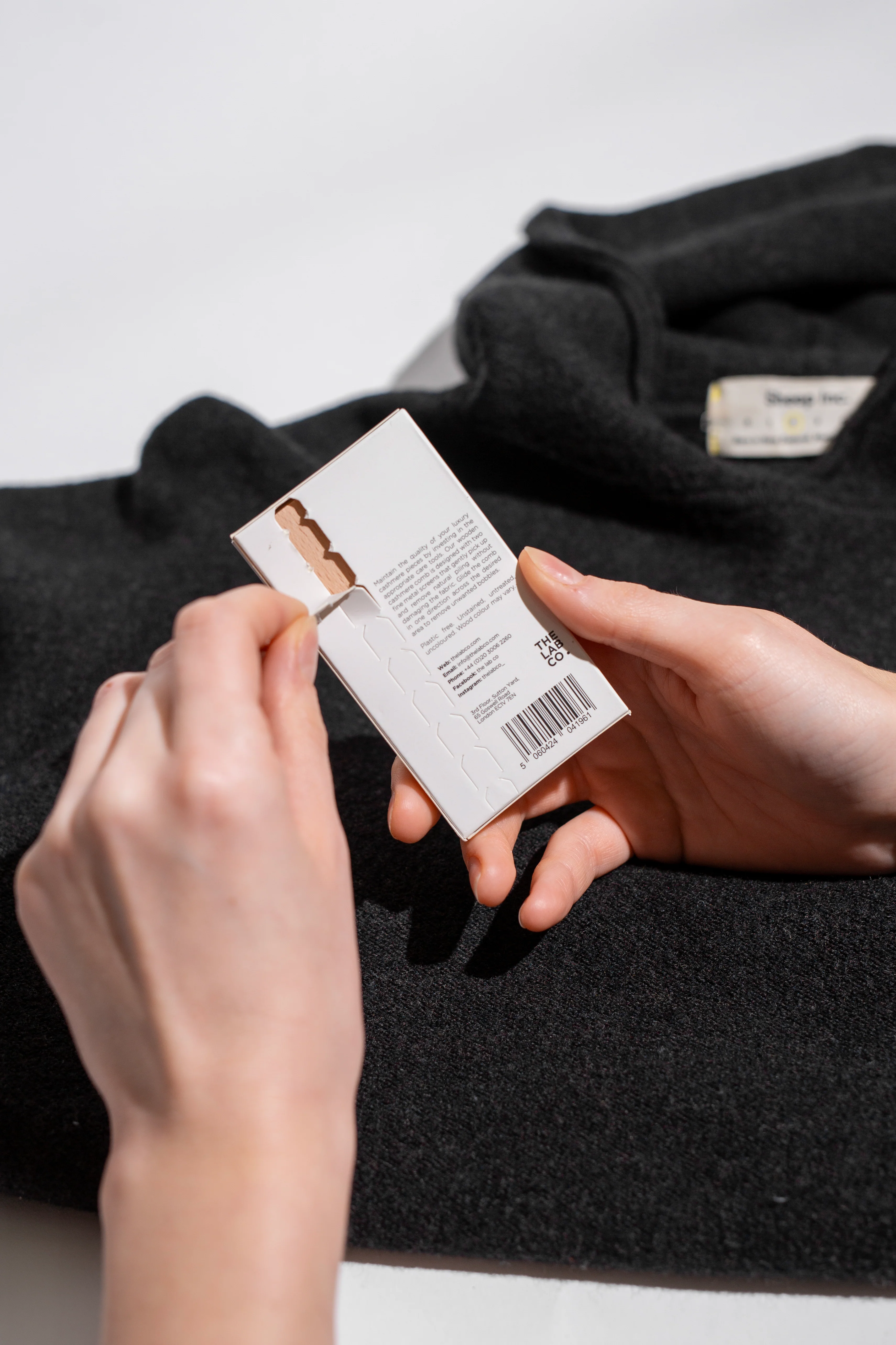 Wool & Cashmere Comb - Image 4